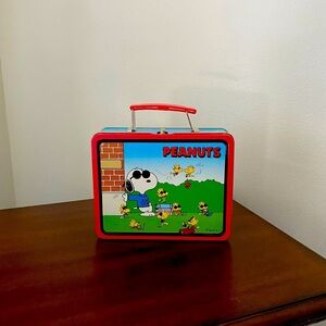 Vintage 1998 Peanuts Metal Lunch Box Snoopy Charlie Brown Lucy Woodstock